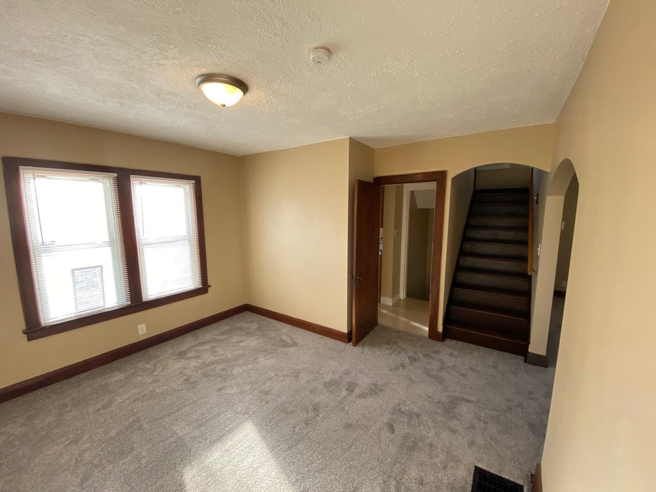 130 N Roys Ave #NA - Photo 3 of 14