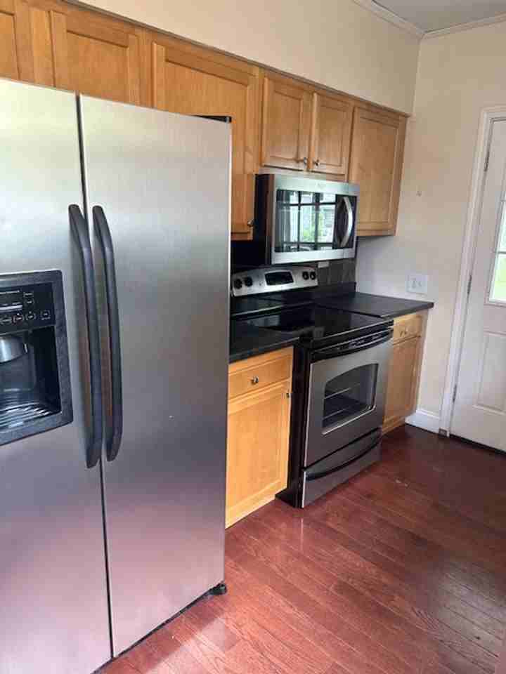 3552 Beechwood Blvd - Photo 3 of 9