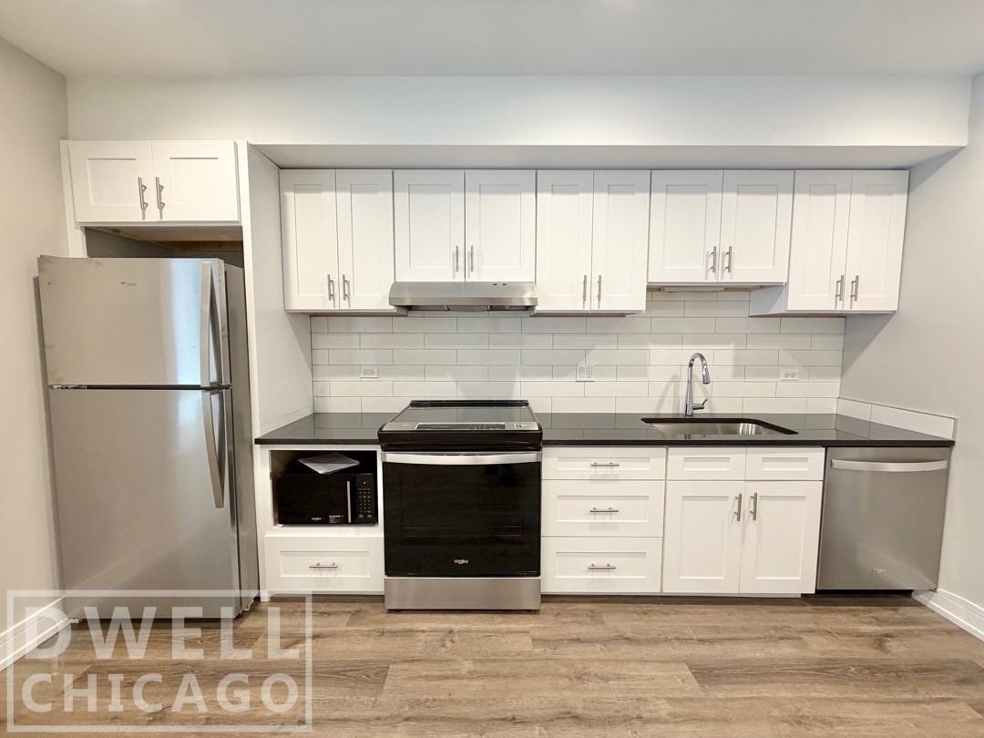 1710 W Lunt Ave - Photo 2 of 9