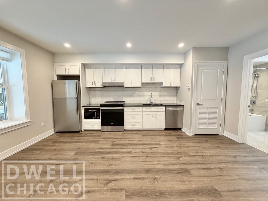 1710 W Lunt Ave - Photo 5 of 9