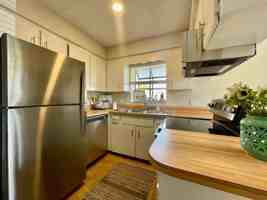 featured image of 117 E Myrtle St