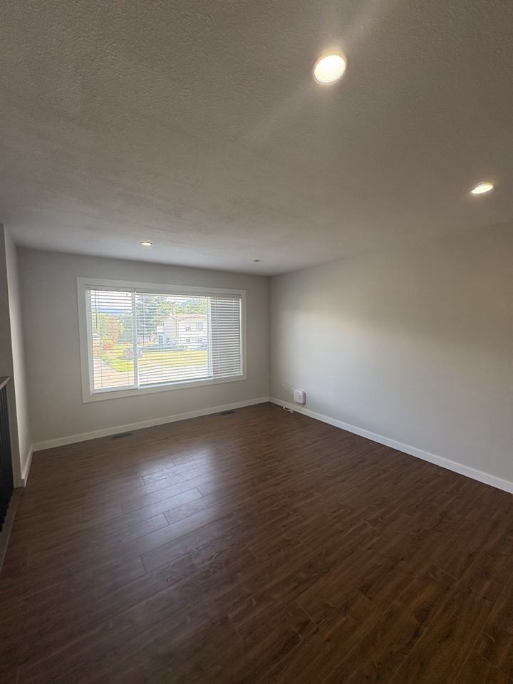 46384 Angela Avenue #A - Photo 3 of 24