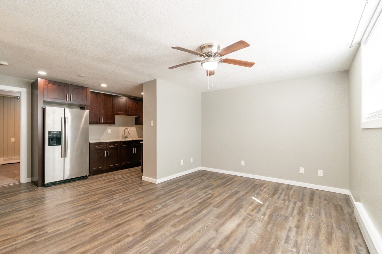 1805 W 4th St #2 - Photo 4 of 15