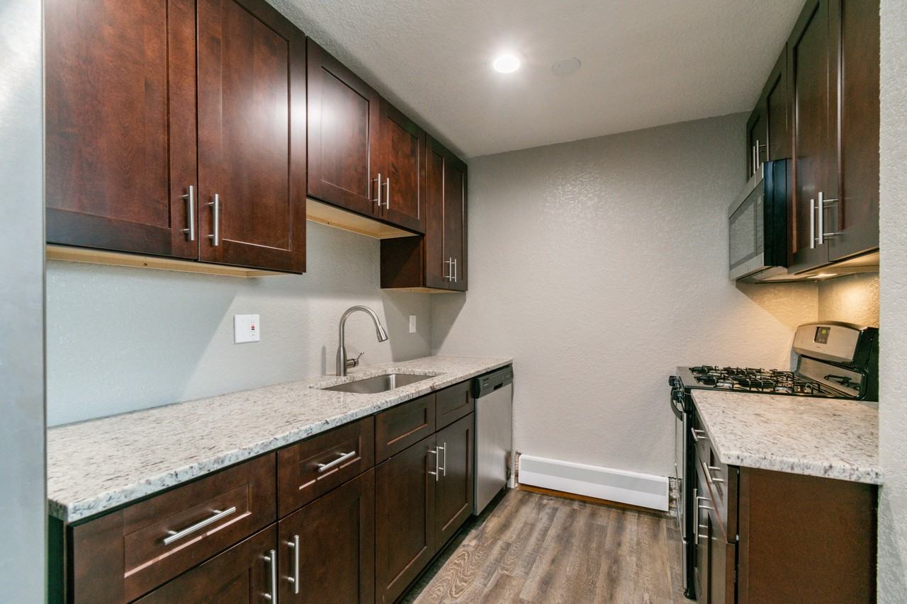 1805 W 4th St #2 - Photo 5 of 15