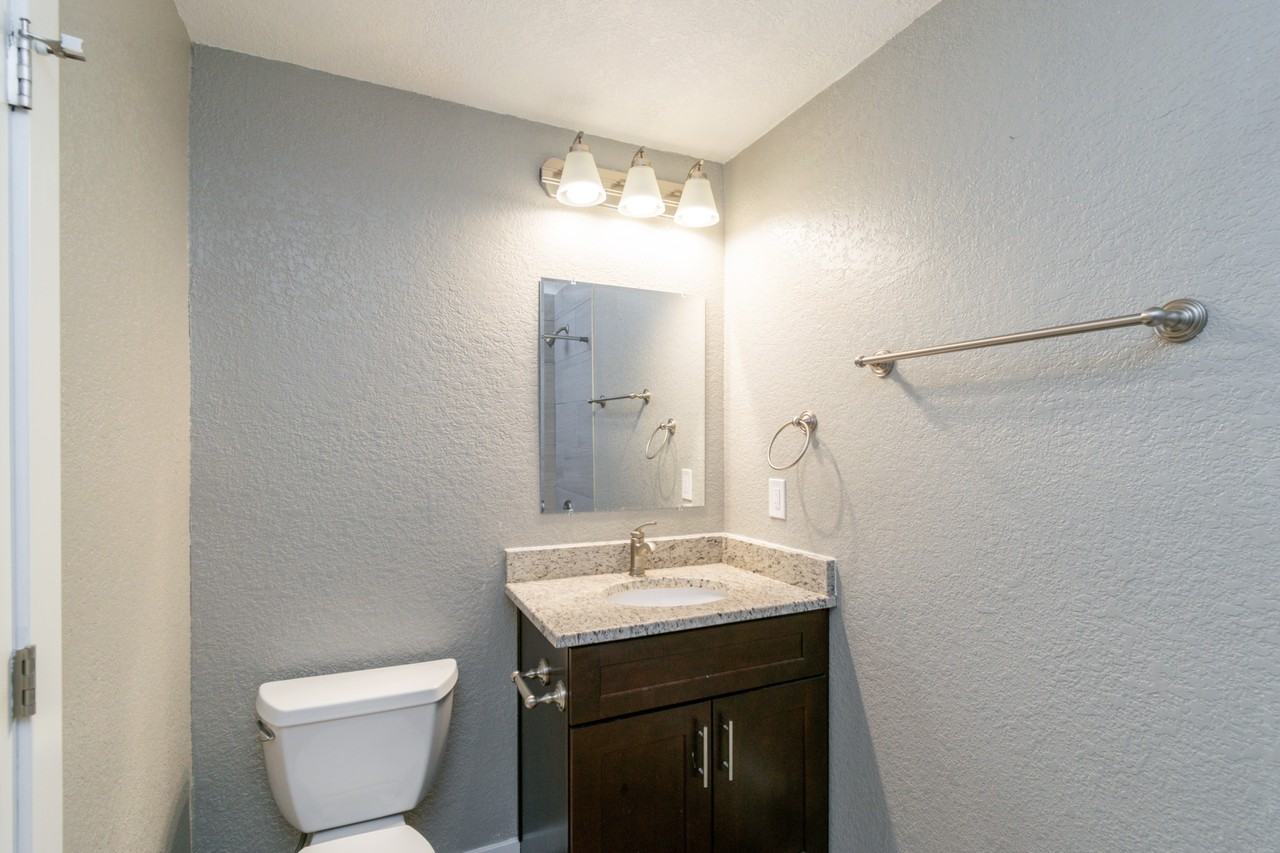 1805 W 4th St #2 - Photo 7 of 15