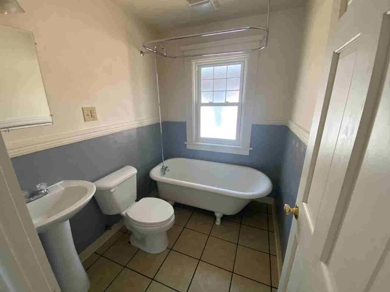 711 W 7th St - Photo 4 of 9