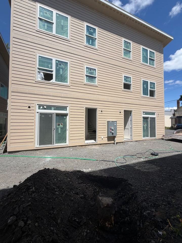 AlmonPlex - Photo 2 of 10