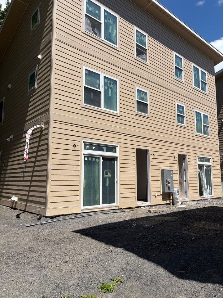 AlmonPlex - Photo 3 of 10