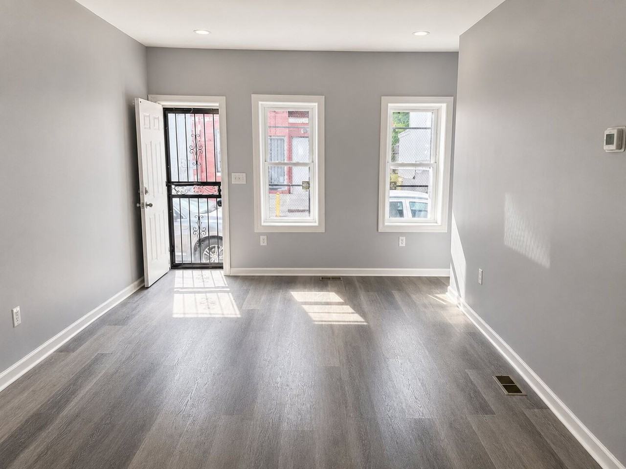 2537 N Water St - Photo 2 of 14