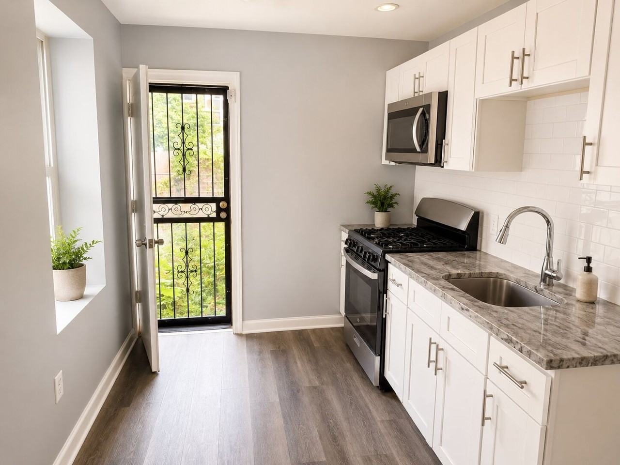 2537 N Water St - Photo 4 of 14