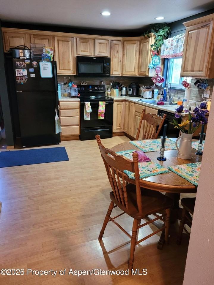 802 East Ave - Photo 2 of 8