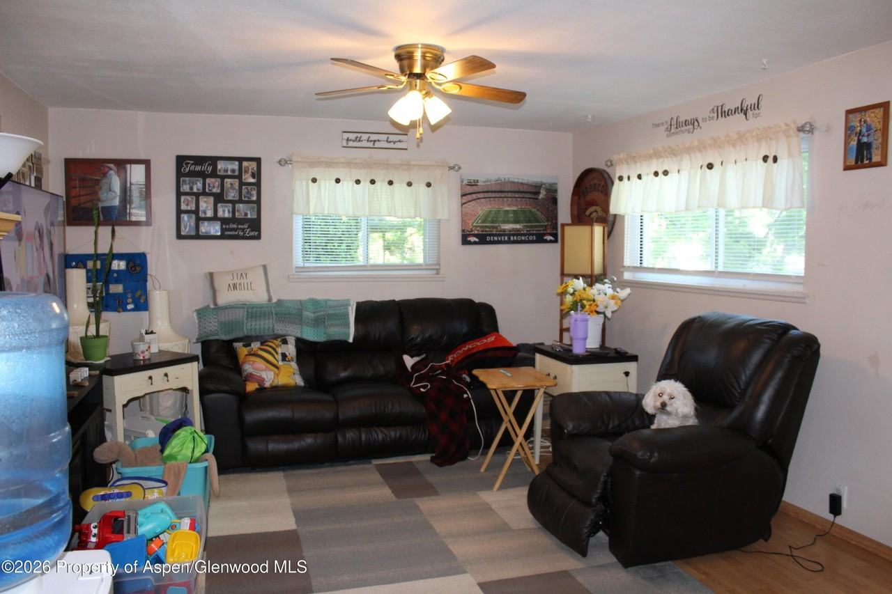 802 East Ave - Photo 3 of 8