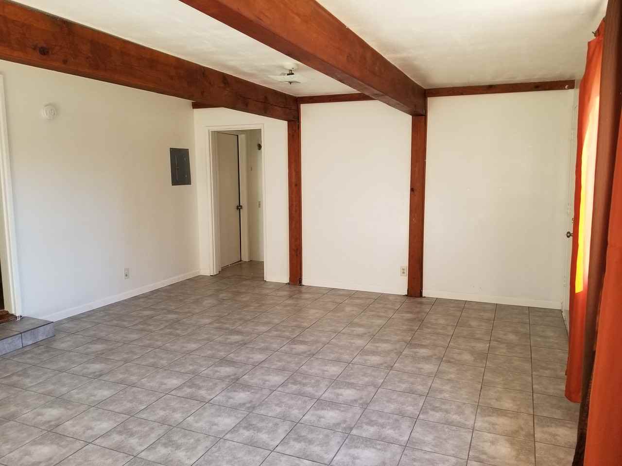 707 W Newgrove St - Photo 2 of 11