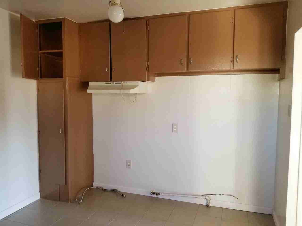 707 W Newgrove St - Photo 5 of 11