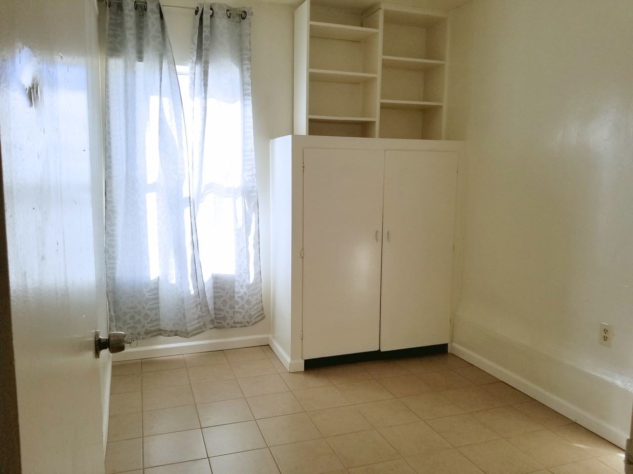 707 W Newgrove St - Photo 6 of 11