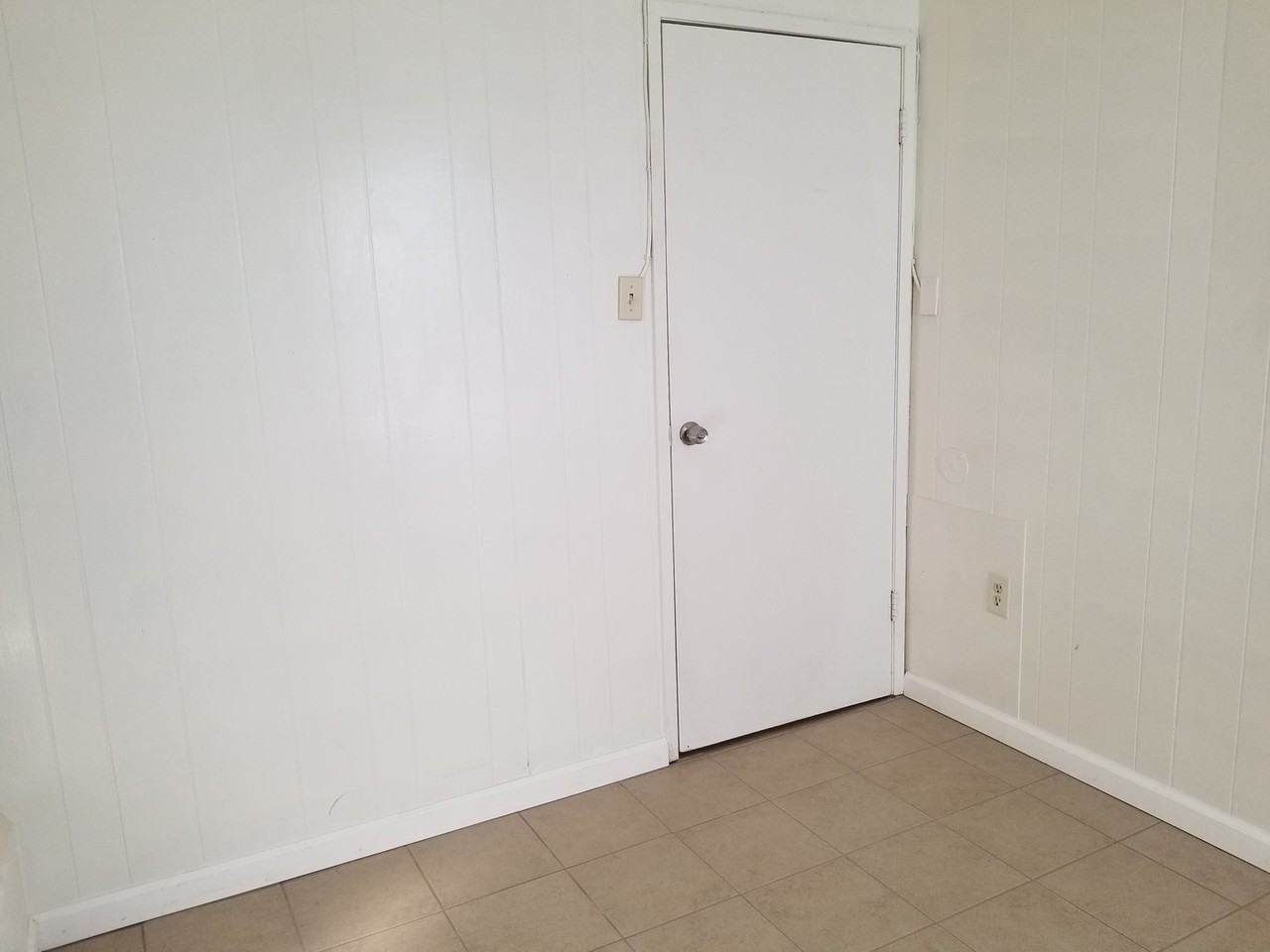 707 W Newgrove St - Photo 7 of 11