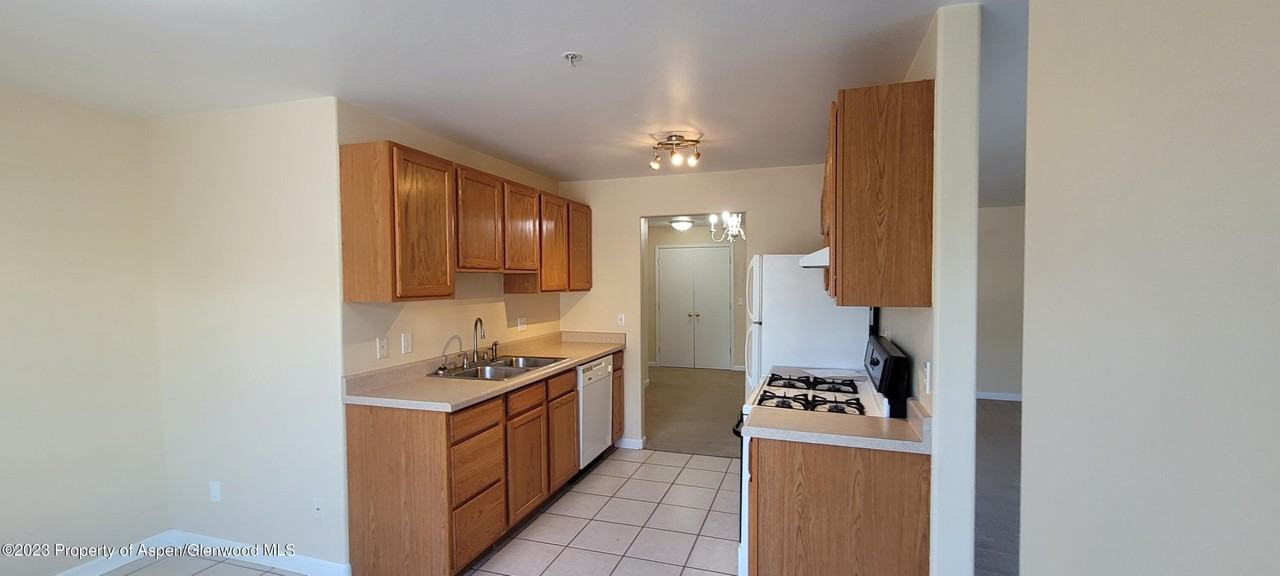 796 Castle Valley Blvd #H - Photo 3 of 7