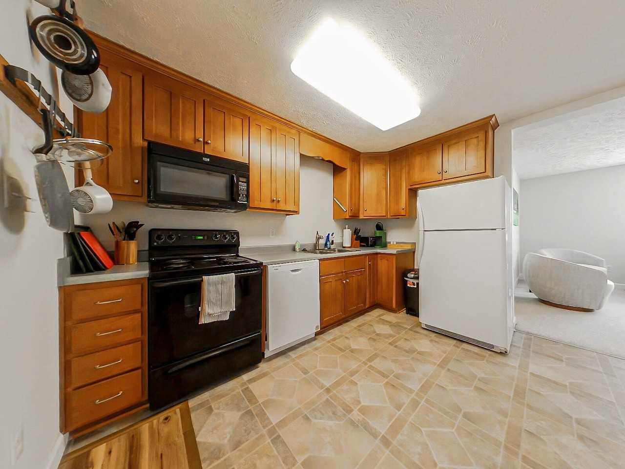 132 Charleston Row Blvd - Photo 7 of 19