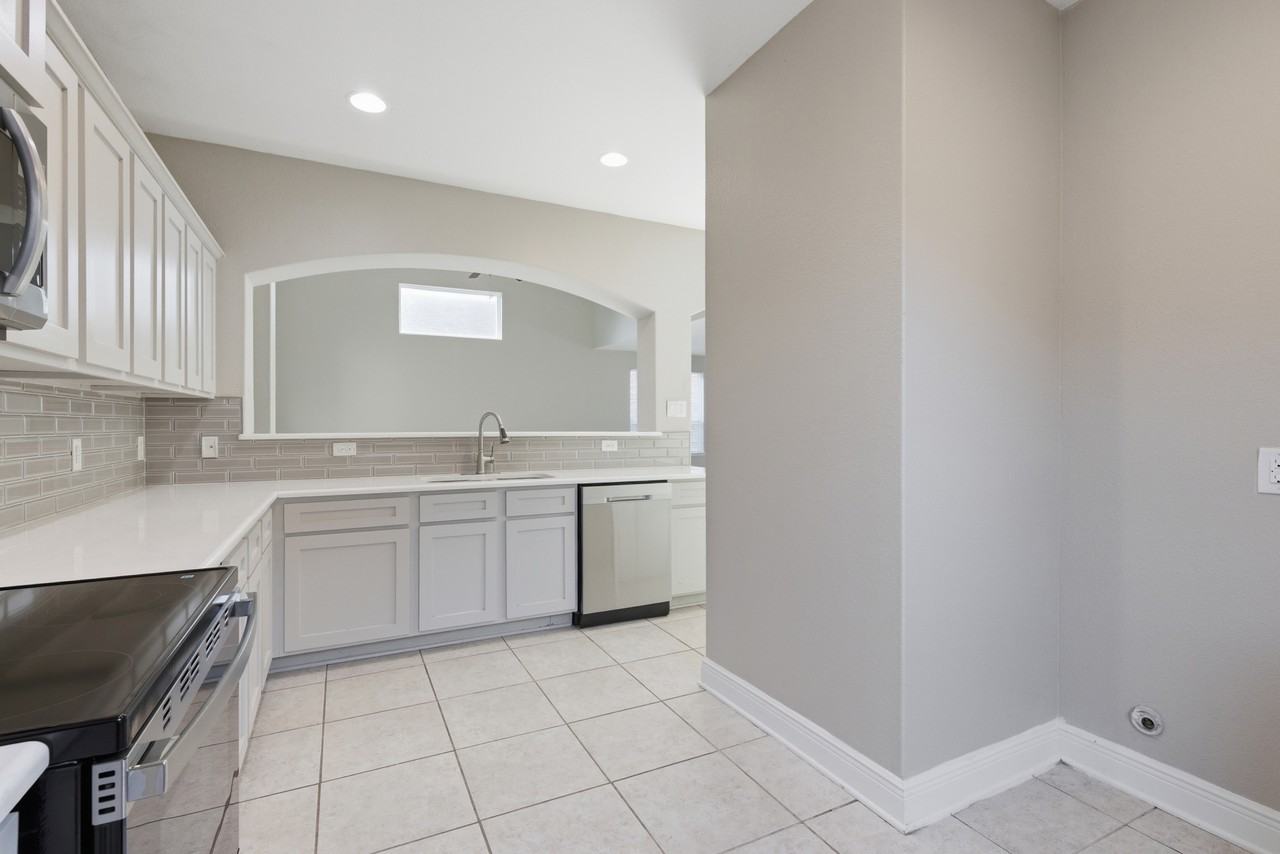 2136 Mulberry Dr #1 - Photo 4 of 30
