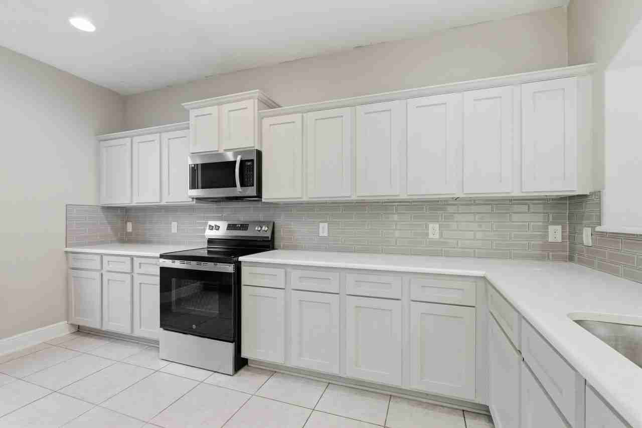2136 Mulberry Dr #1 - Photo 5 of 30