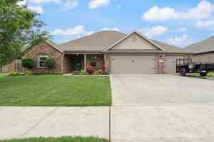 featured image of 711 Tamarron Dr