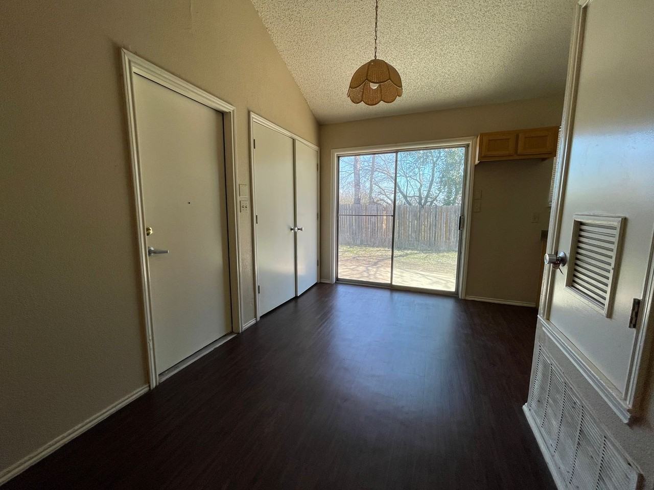 9514 Veronica St - Photo 4 of 13