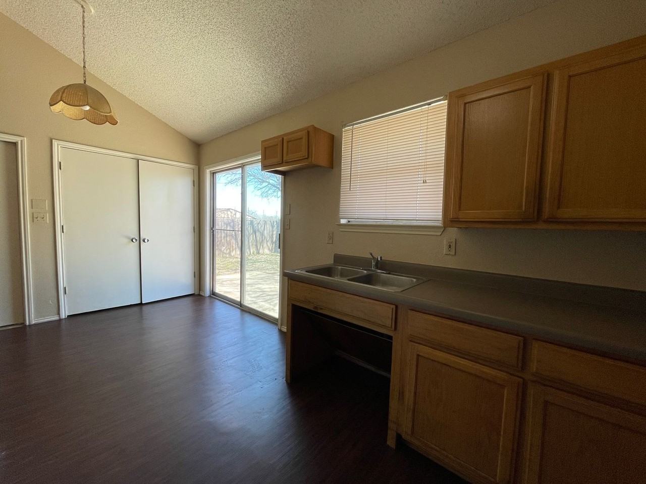 9514 Veronica St - Photo 6 of 13