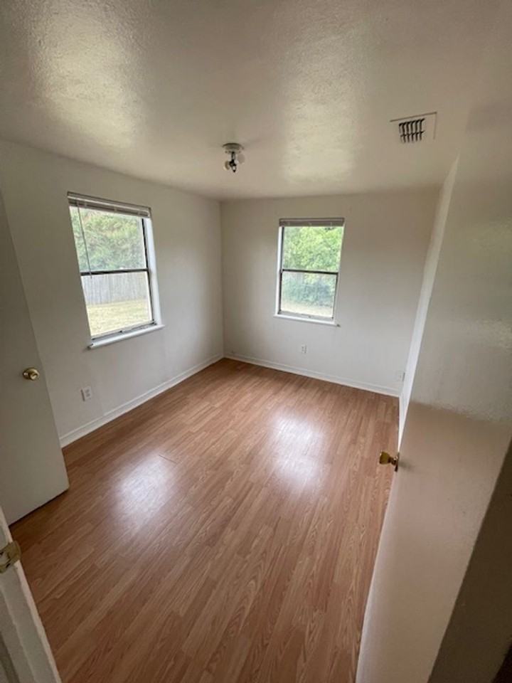 2814 W Shady Shores Rd - Photo 4 of 10