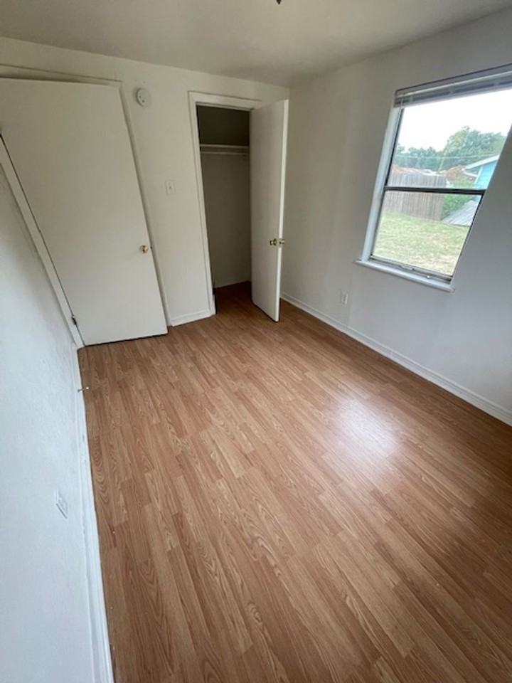2814 W Shady Shores Rd - Photo 6 of 10