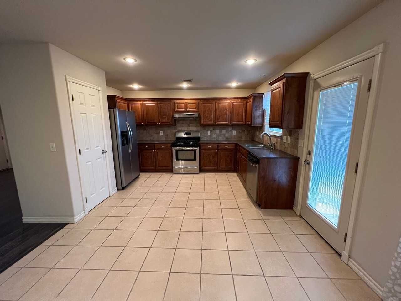 4031 Briar Ln - Photo 4 of 22