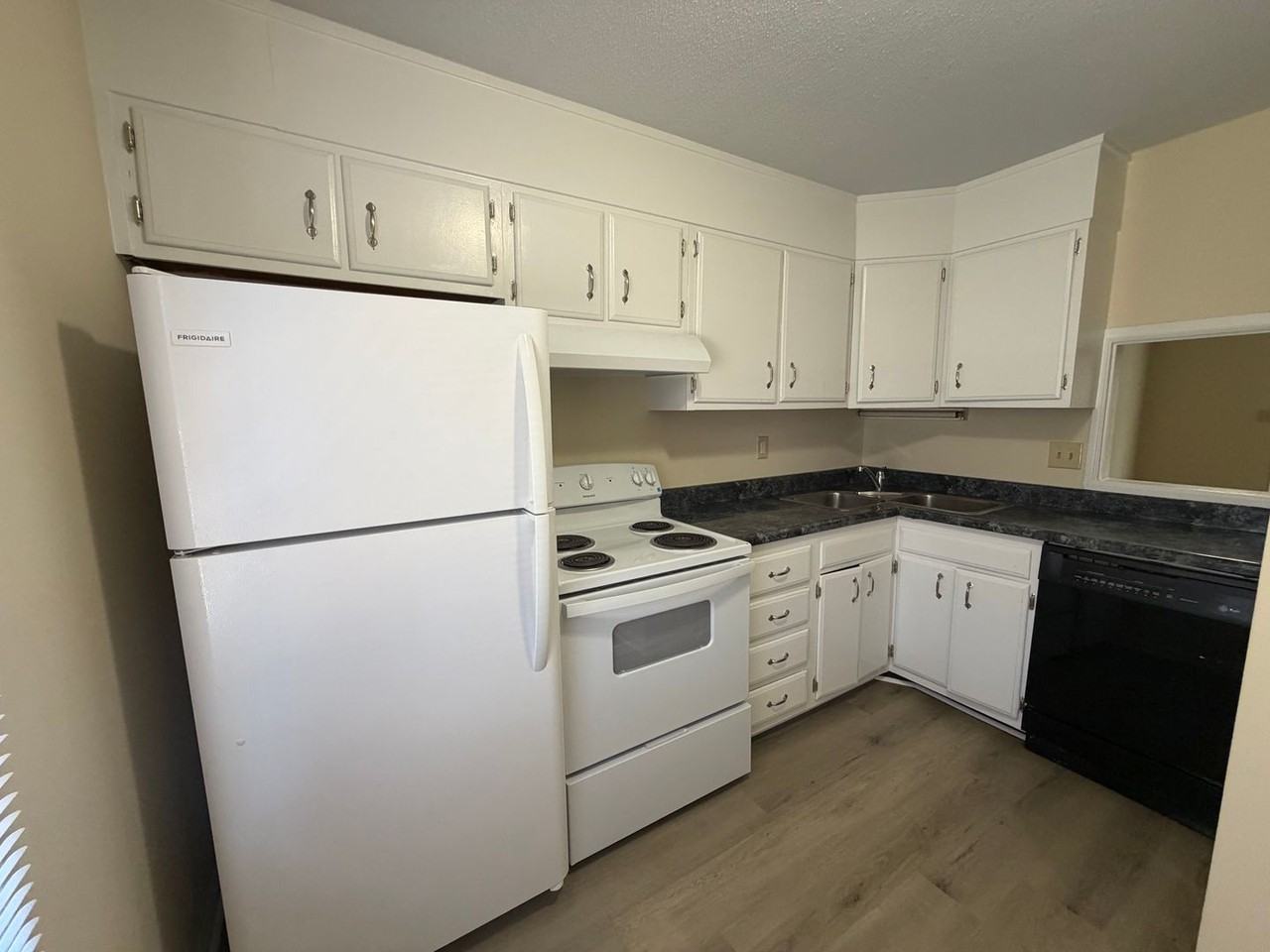 1792 Ebenezer Rd Apt H - Photo 4 of 13