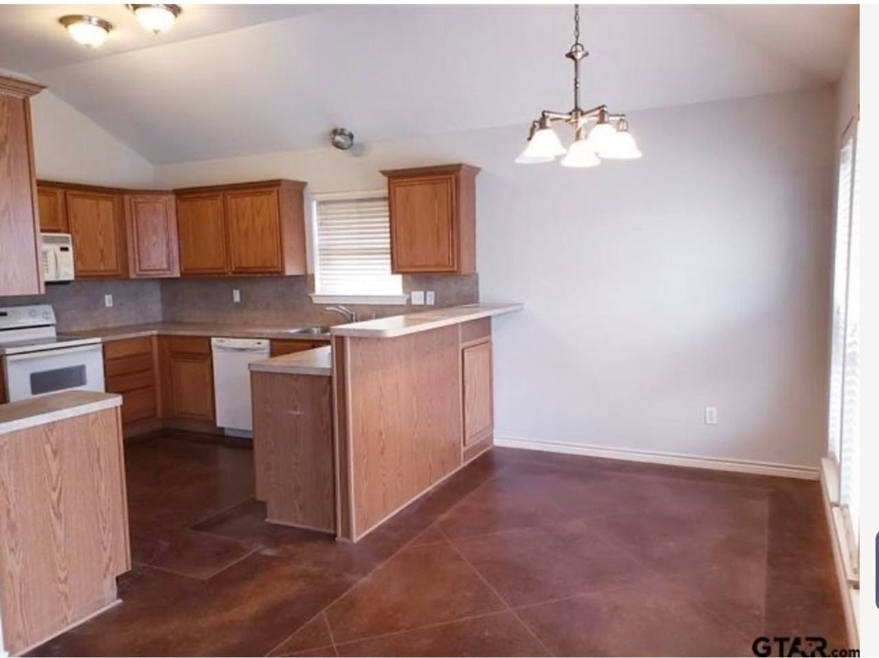 20441 Bluegrass Cir - Photo 3 of 9