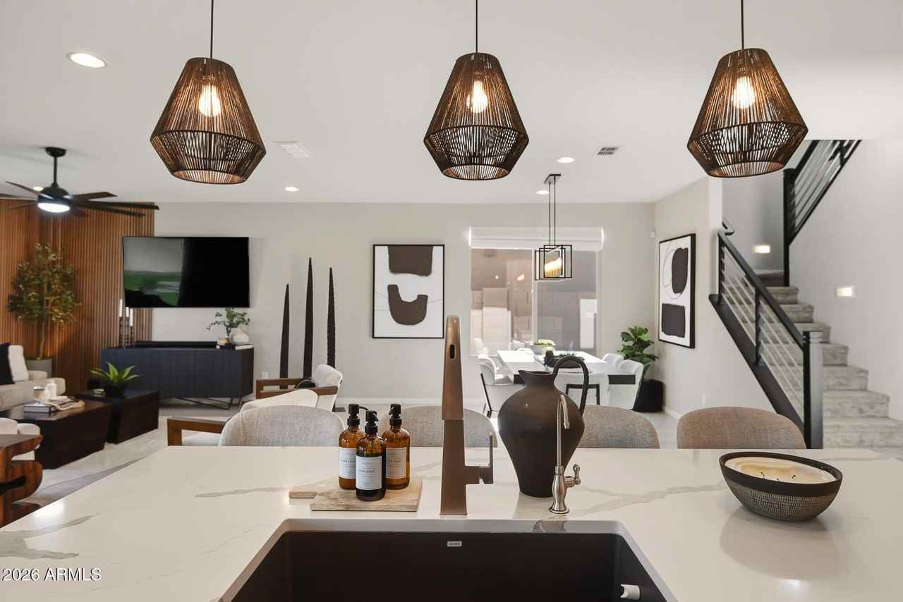 9022 W San Miguel Ave - Photo 5 of 33