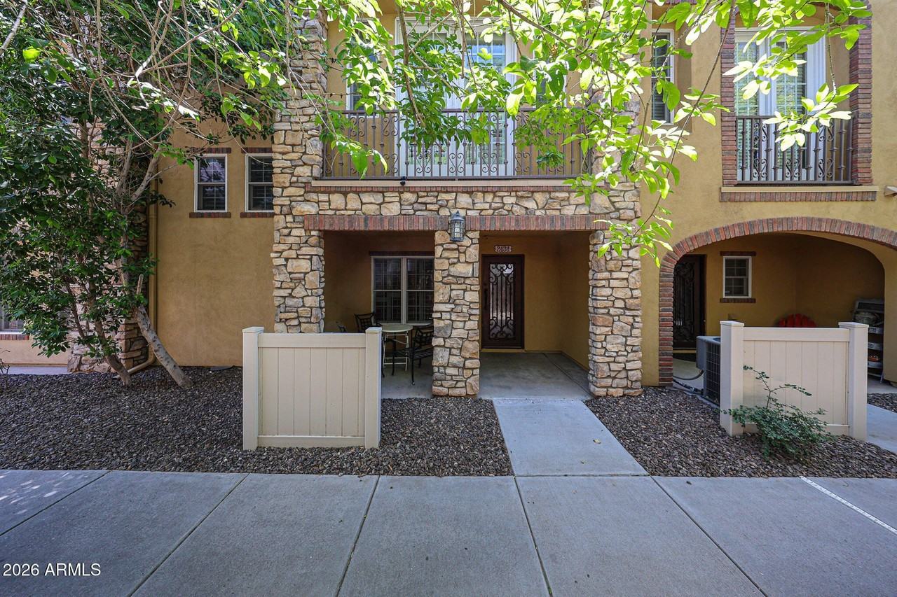 2434 E Roma Ave - Photo 3 of 40