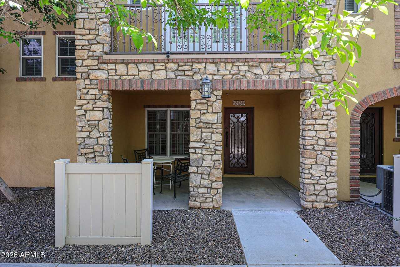 2434 E Roma Ave - Photo 4 of 40