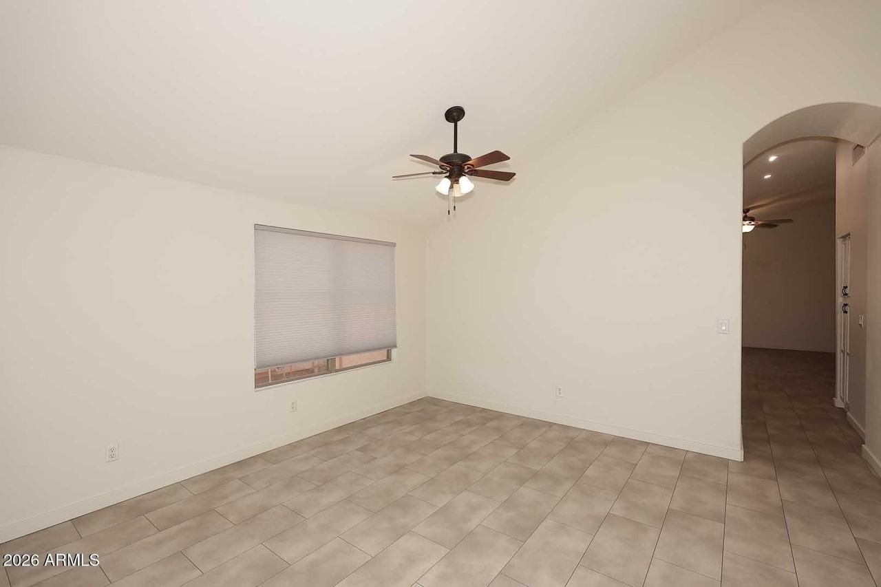 4517 E Melinda Ln - Photo 6 of 50