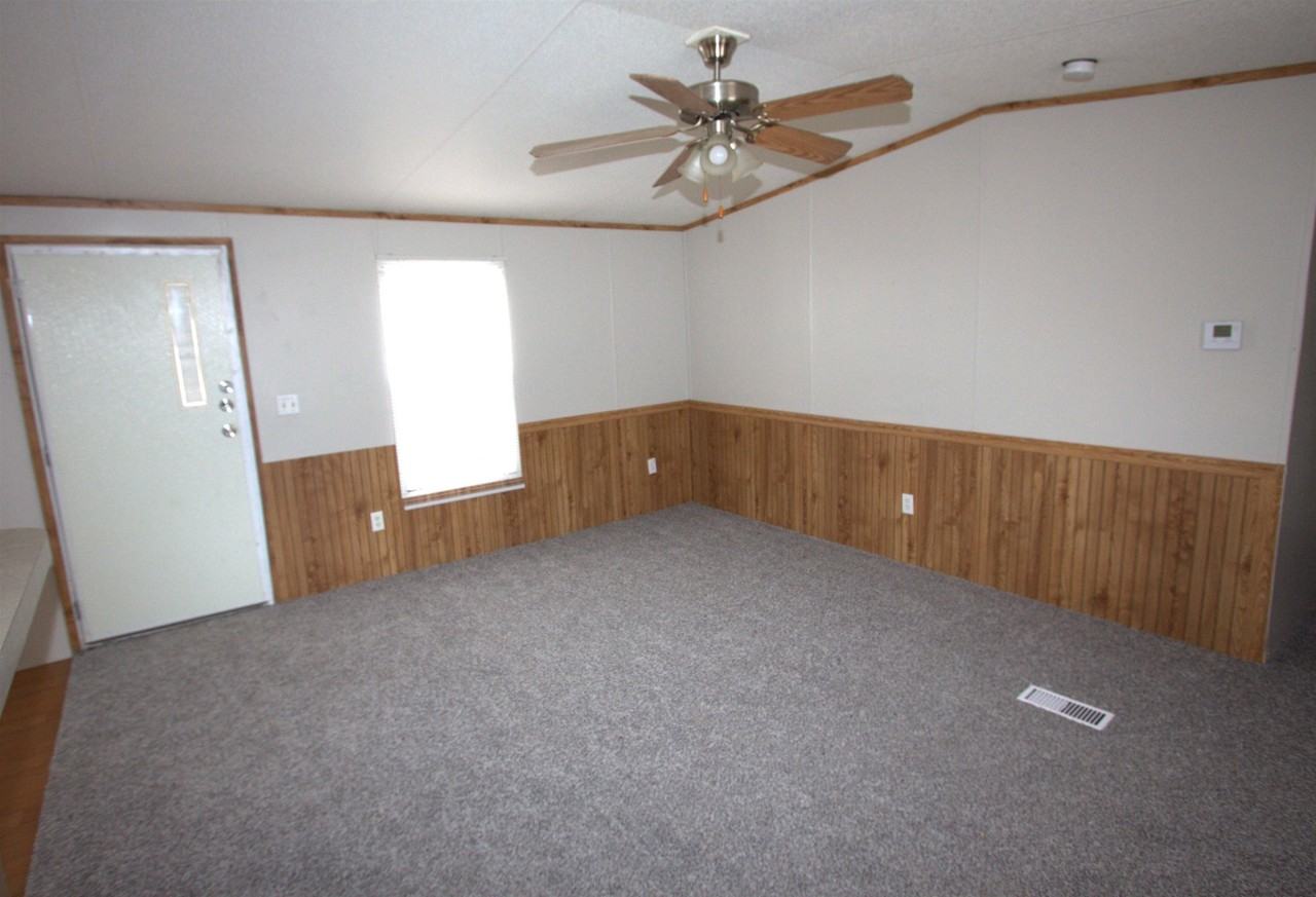 1036 N Main St - Photo 2 of 8