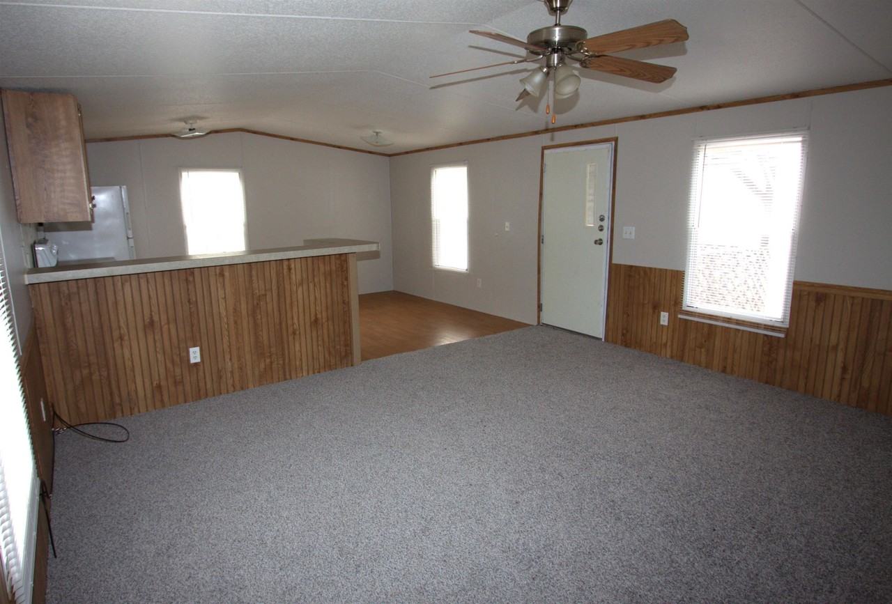 1036 N Main St - Photo 3 of 8