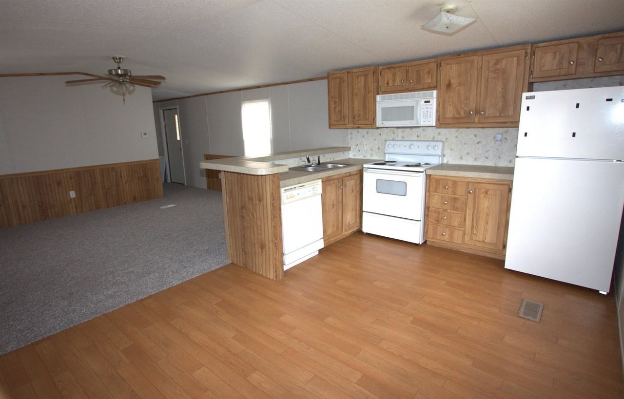 1036 N Main St - Photo 4 of 8