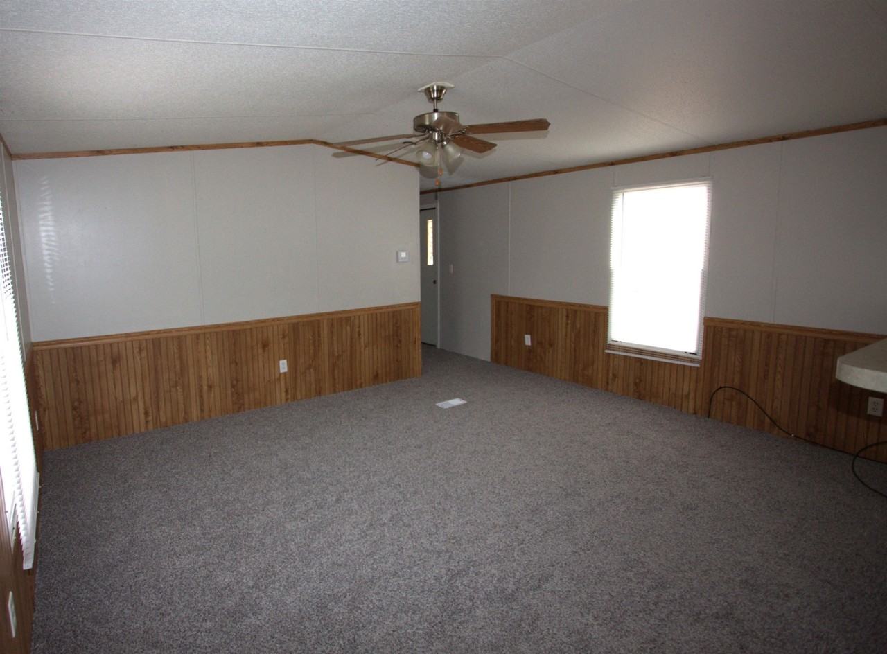 1036 N Main St - Photo 5 of 8