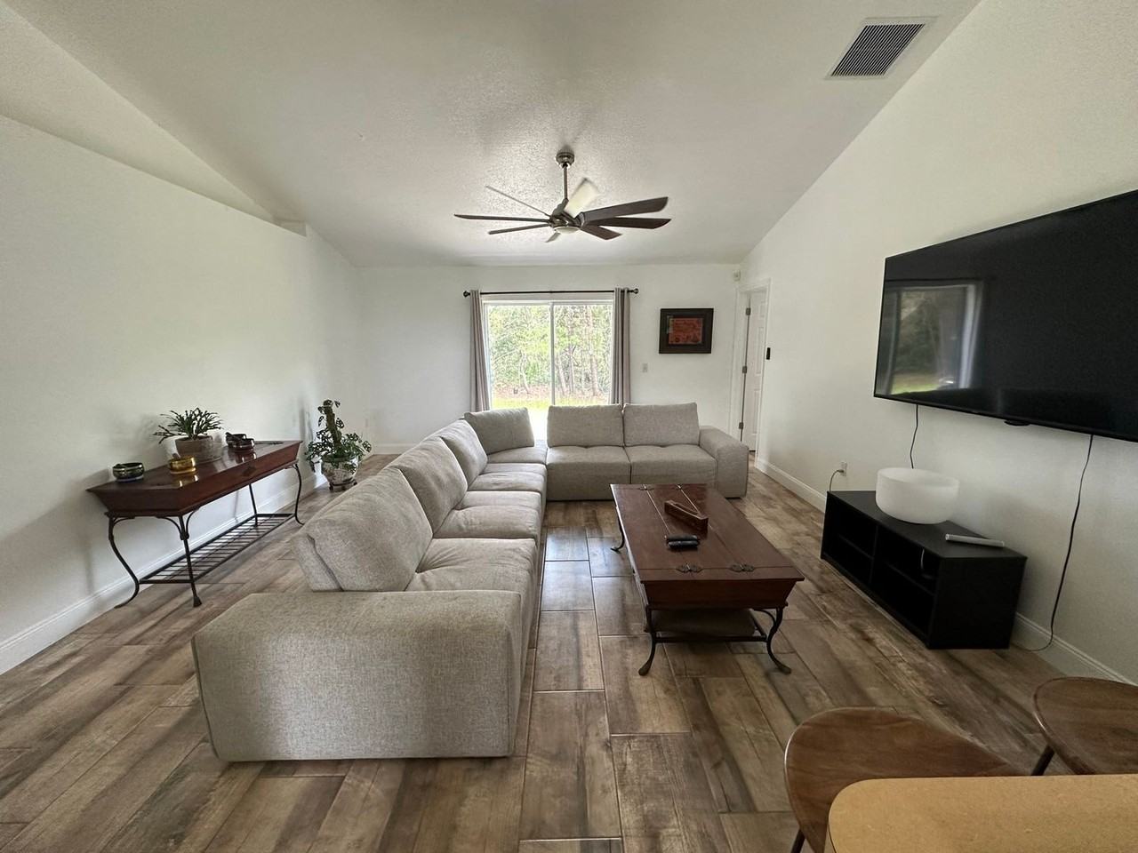 1230 Silverdale St - Photo 3 of 15