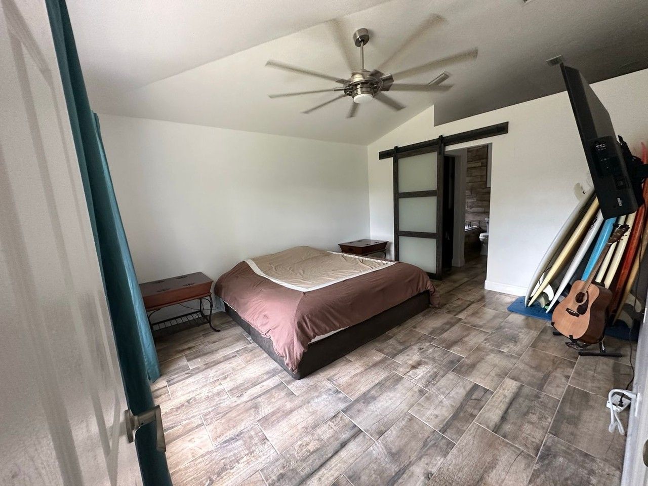 1230 Silverdale St - Photo 4 of 15