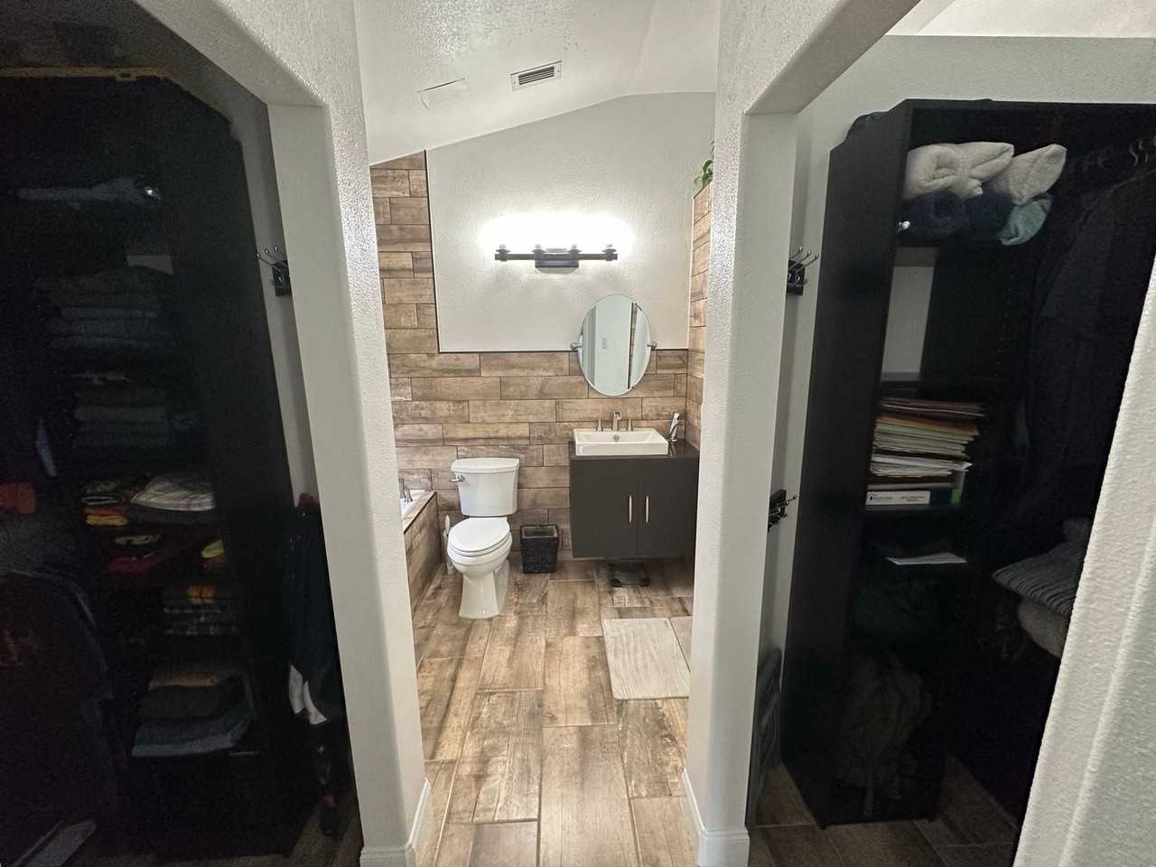 1230 Silverdale St - Photo 5 of 15