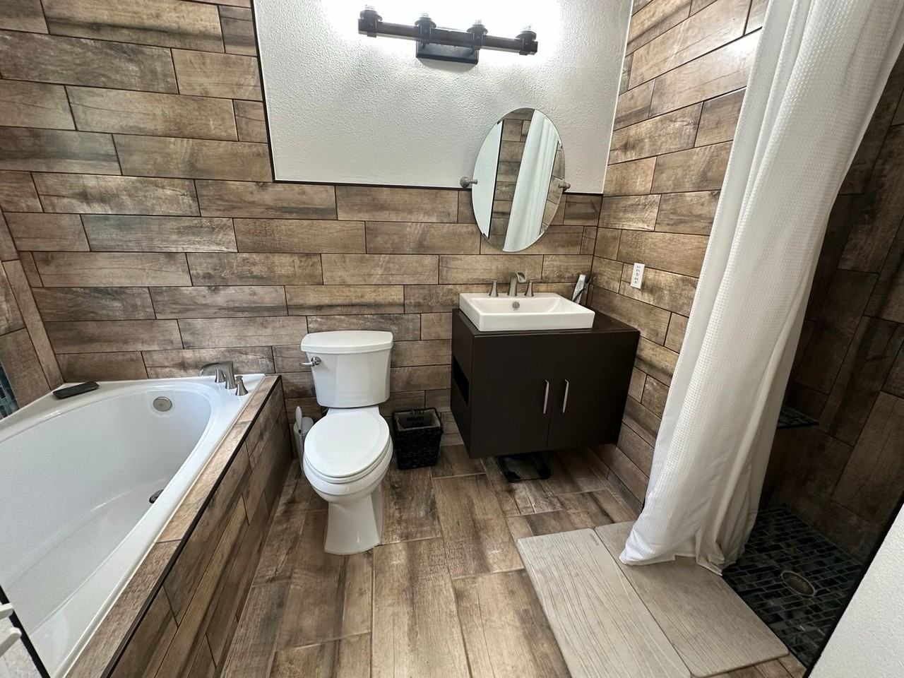 1230 Silverdale St - Photo 6 of 15