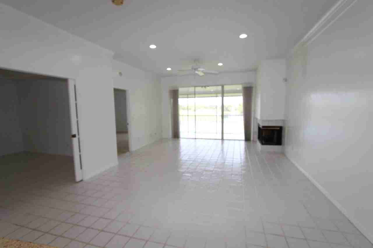 451 Hamptoncrest Cir - Photo 4 of 15