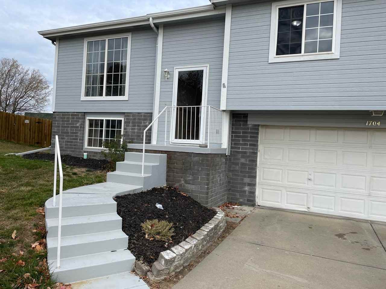 1704 Yorktown St - Photo 4 of 25