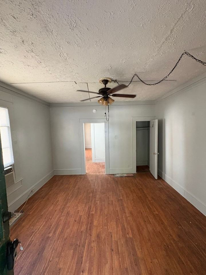 617 Candler St - Photo 3 of 4