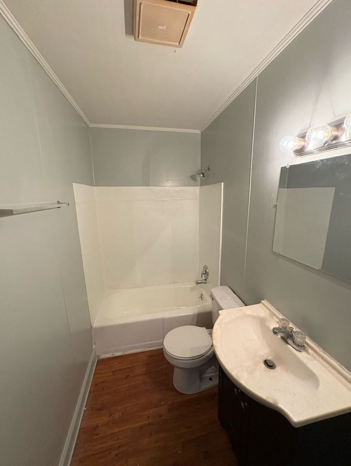 617 Candler St - Photo 4 of 4
