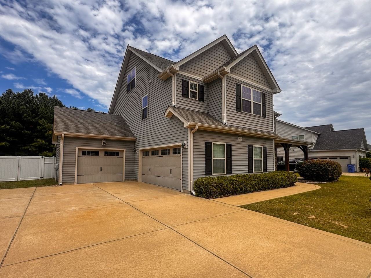 717 Saint Johns Loop - Photo 2 of 31