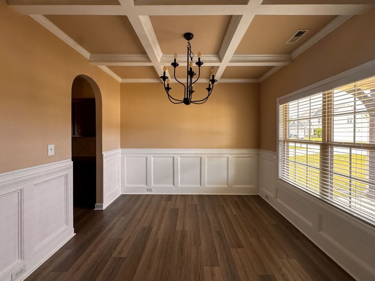 717 Saint Johns Loop - Photo 4 of 31
